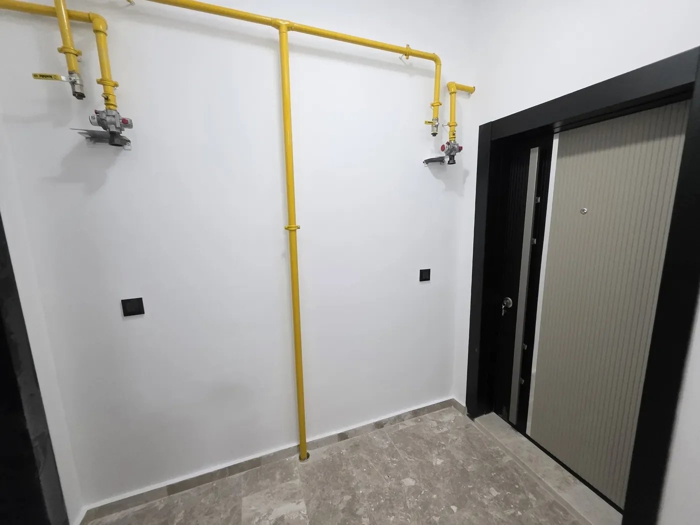 Şirintepe apartmanının kat girişi