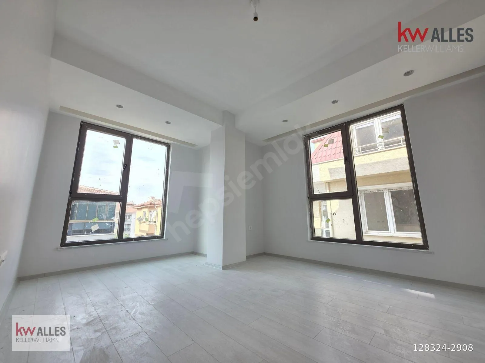 Bahçelievler Mahallesi'ndeki kiralık sıfır 3+1 dubleks dairenin salonu