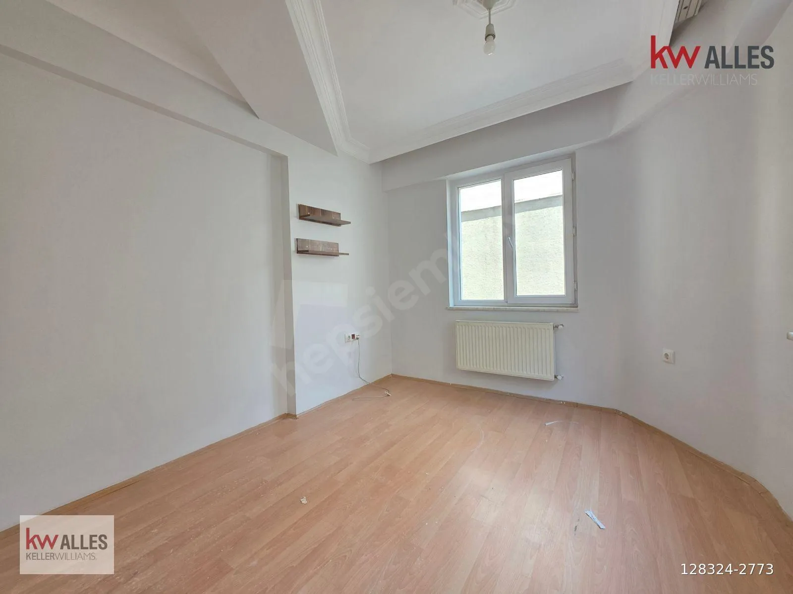 Ara kat daire örneği – Bahçelievler'deki dairenin aydınlık salonu