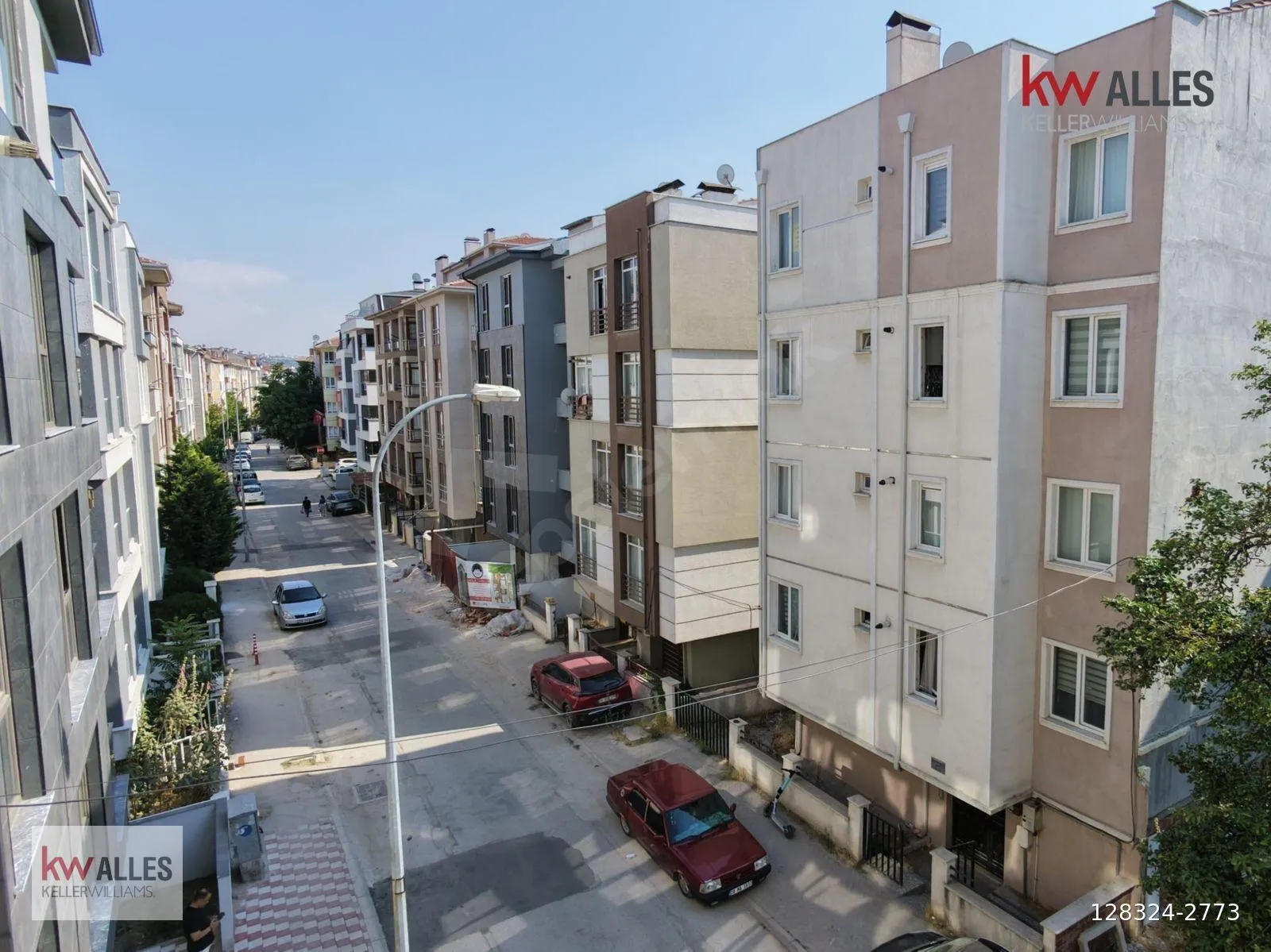Bahçelievler'de satılık dairenin bulunduğu cadde ve çevresi