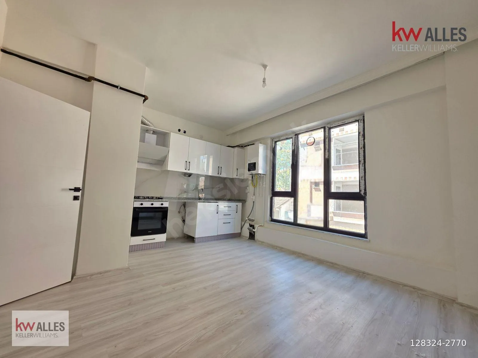 Anadolu Üniversitesine yakın satılık daire – aydınlık salon ve pencere